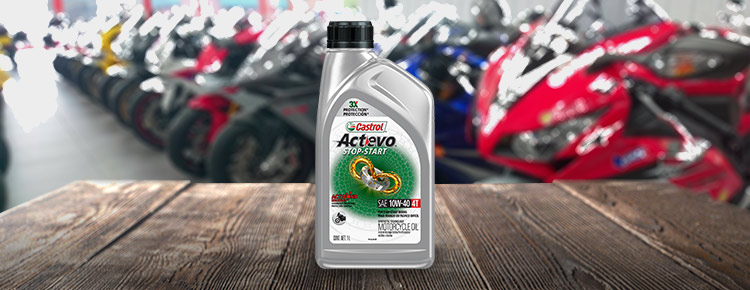 Aceite Castrol en presentación de botella para motocicletas